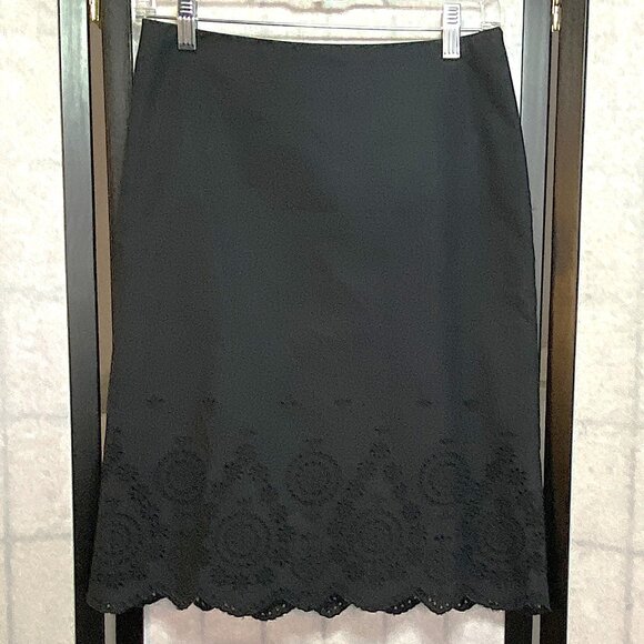 Banana Republic Dresses & Skirts - Banana Republic Black Cotton Eyelet Scalloped Hem Pencil Mini Skirt Lined 0